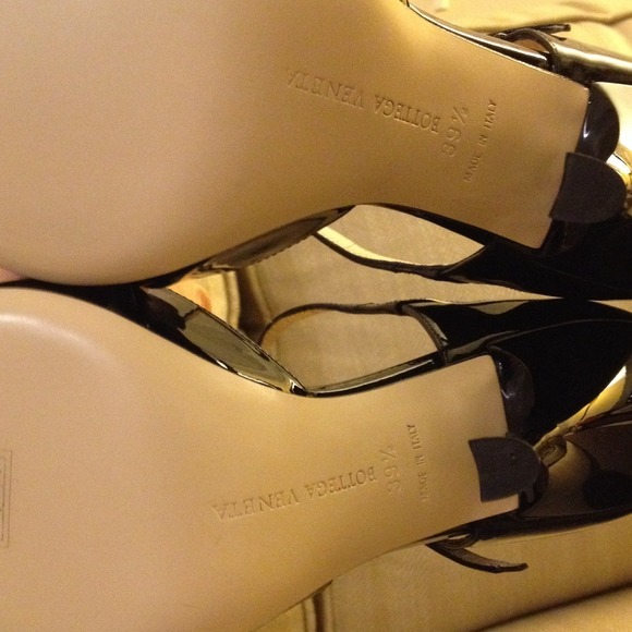 Authentic Bottega Veneta black patent Scarpa heels - Picture 3 of 4