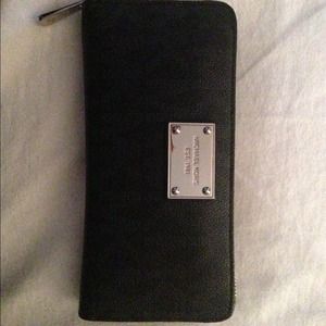 Black MK zip around jet set wallet! BNWOT, looking