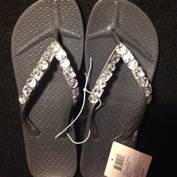 GREY BLING FLIP FLOPS - SIZE 7 - NWT - Picture 1 of 3