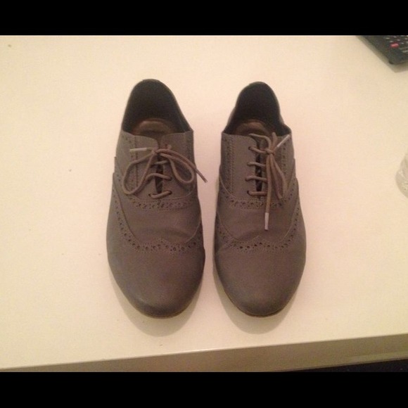 Genuine leather Oxford flats. Size 8.