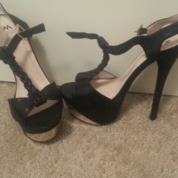 Stilettos black and gold 5 inches