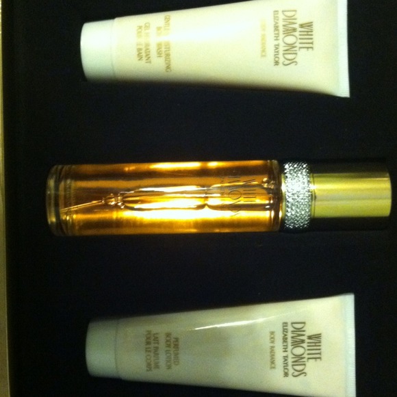 White Diamond perfume gift set