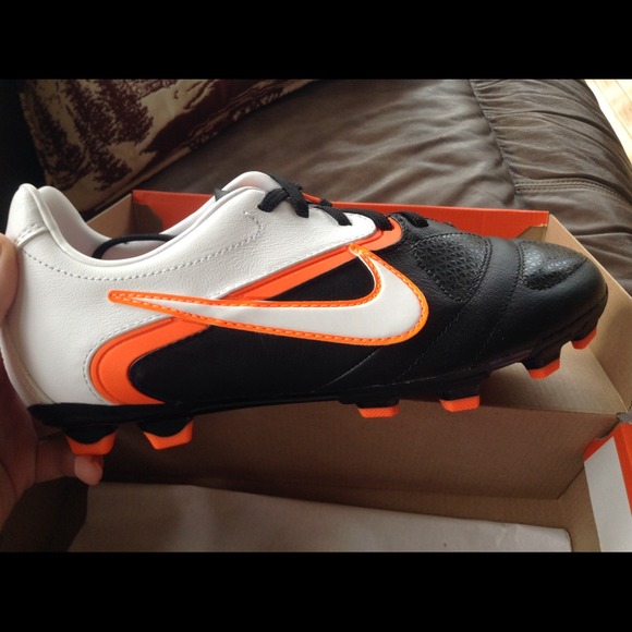 Brand New Nike Libretto Soccer Cleats