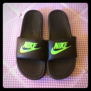 Bundle twoNike slide in sandals 2 pair