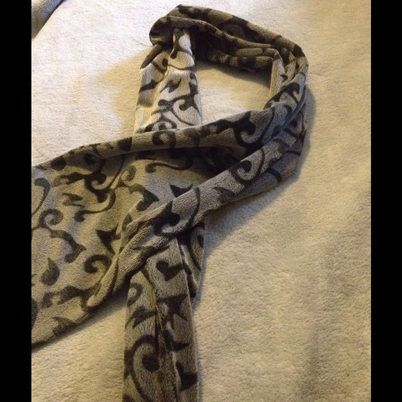 Scarf - Picture 2 of 3