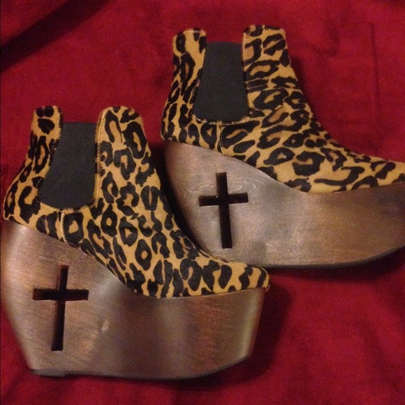 ✨2x HOSTPICK✨Grey City Rebel Heel 🚫ON HOLD🚫 - Picture 2 of 4