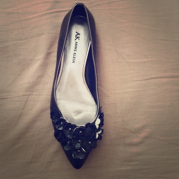 Anne Klein flowered flats