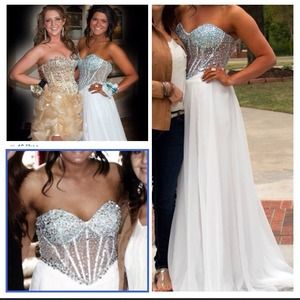 Prom dress worn once size 6 bought for 550