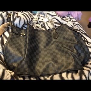 Large Tote Purse. Louis Vuitton. Not Authentic