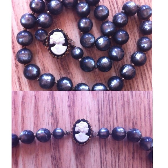 @auntmoosie Vintage Cameo Necklace