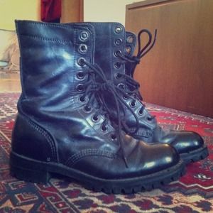 Amazing quality, black leather ankle boots