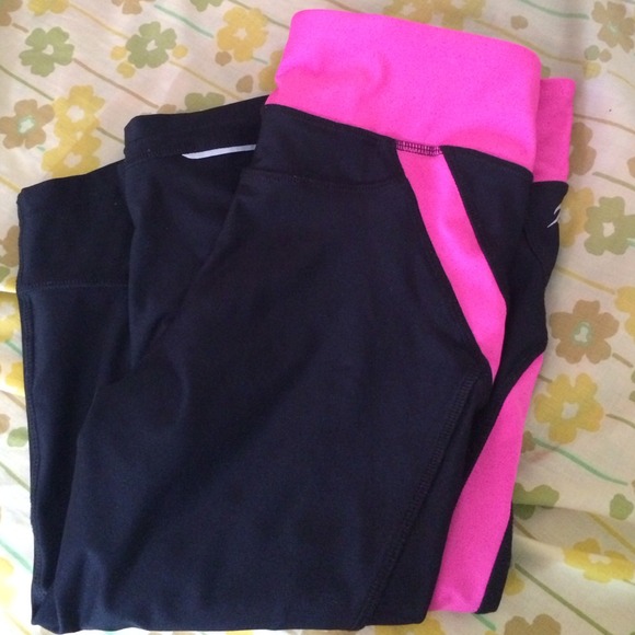 Sold Bundle!! 💗💜💜💖 two workout capris and tank