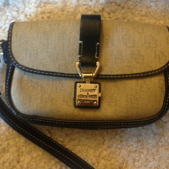 Dooney and Bourke Wristlet! - Picture 1 of 2