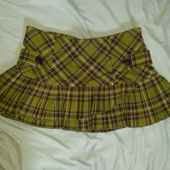 Super cute green plaid skirt