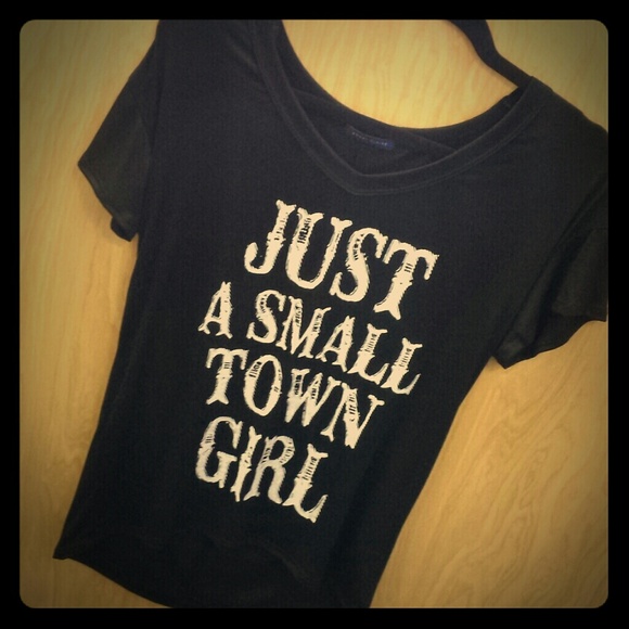 Small town girl Tee NWOT BOUTIQUE ITEM