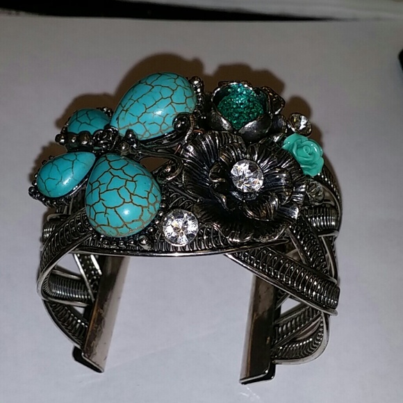 Jewelry. SOLD - Picture 2 of 3