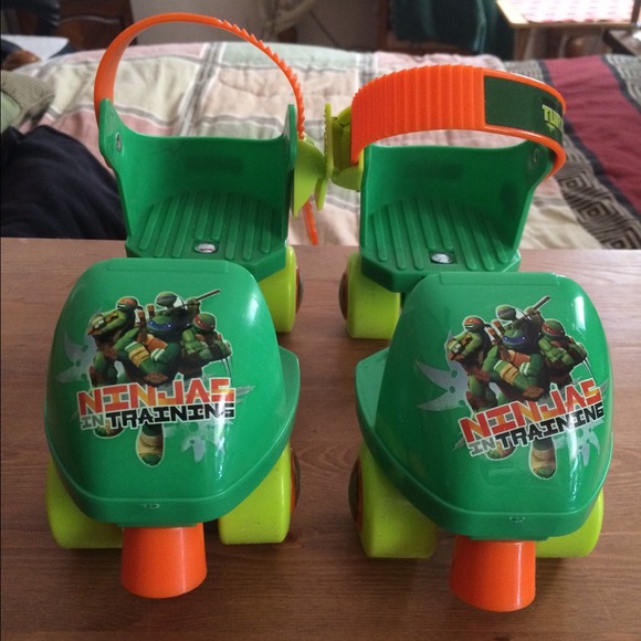 🚫SOLD/bundle🚫 YOUTH Ninja Turtle roller skates