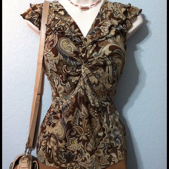 Flutter sleeve blouse