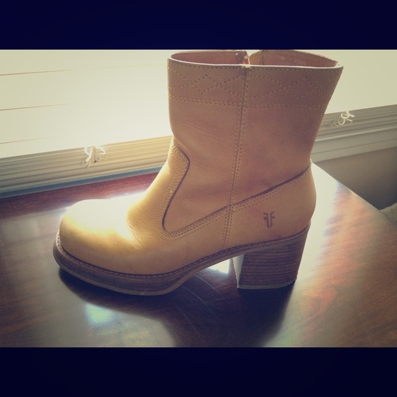 Retro leather bootie