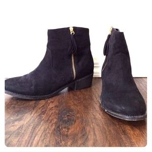 ❗️HOLD until Oct. 24th❗️❗️Black Ankle Booties