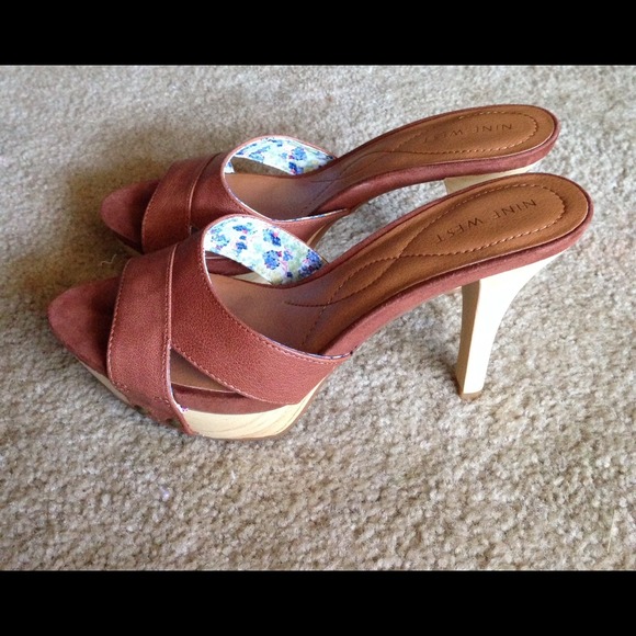 Nine West tan sandals