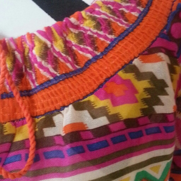 SALE! Blouse NWOT - Picture 2 of 3