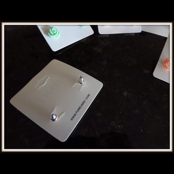 5 sets Forever 21 stud earrings! CUTE - Picture 2 of 4