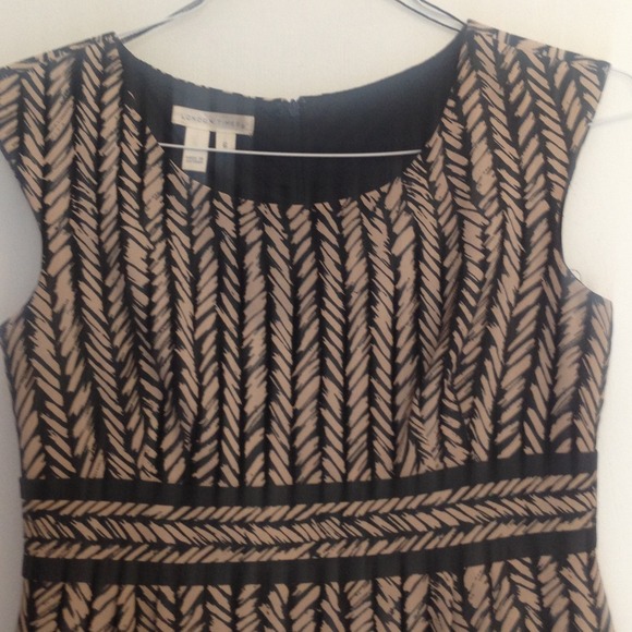 Pretty Patterned Dress - Picture 2 of 2