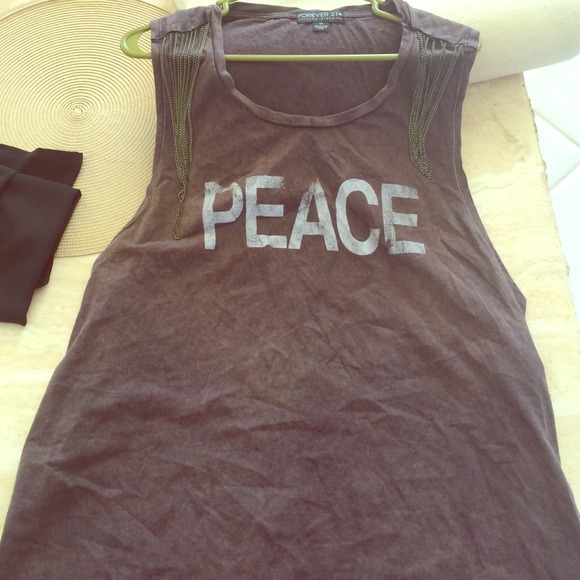 SOLD😍Forever 21 plus size peace shirt with chains