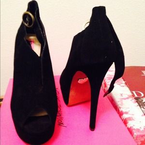 Betsey Johnson Elianna Peep Toe