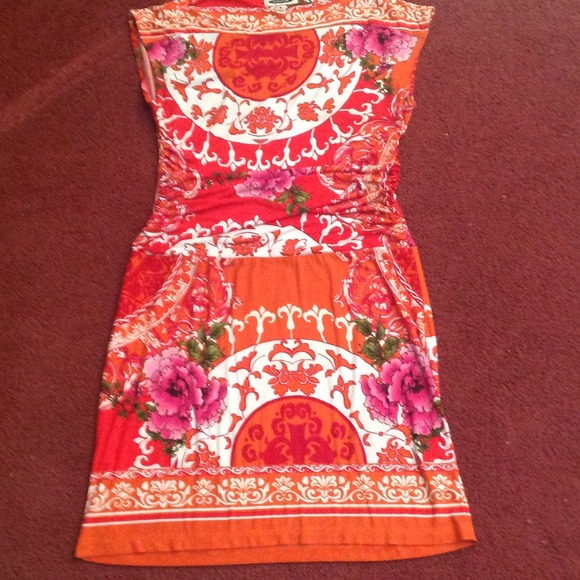 SOLD SOLD SOLD !!! SeXy BOLD Dress size 6 - Picture 1 of 3
