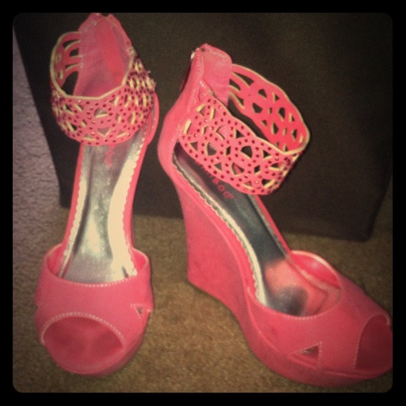 Pink wedges