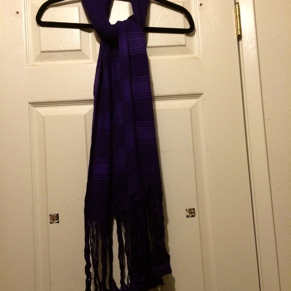 Hand made scarf - Picture 3 of 3