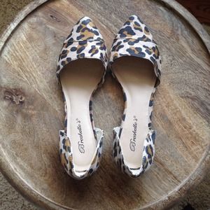 Leopard pointy flats
