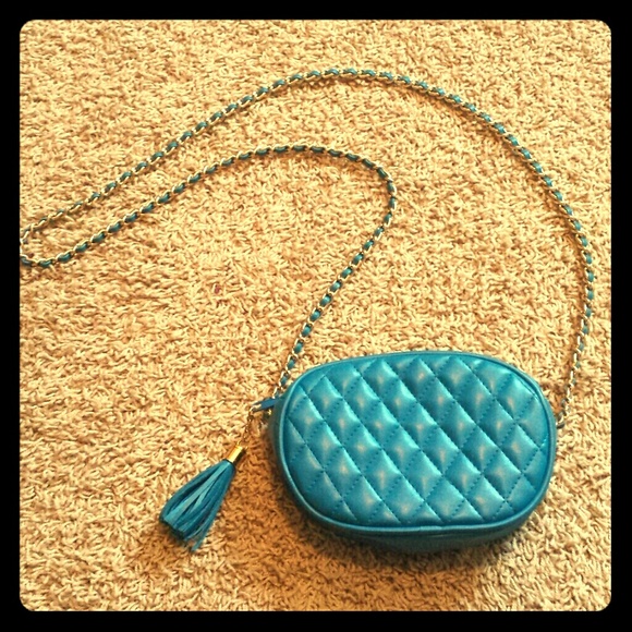Adorable purse perfect for a night out!!