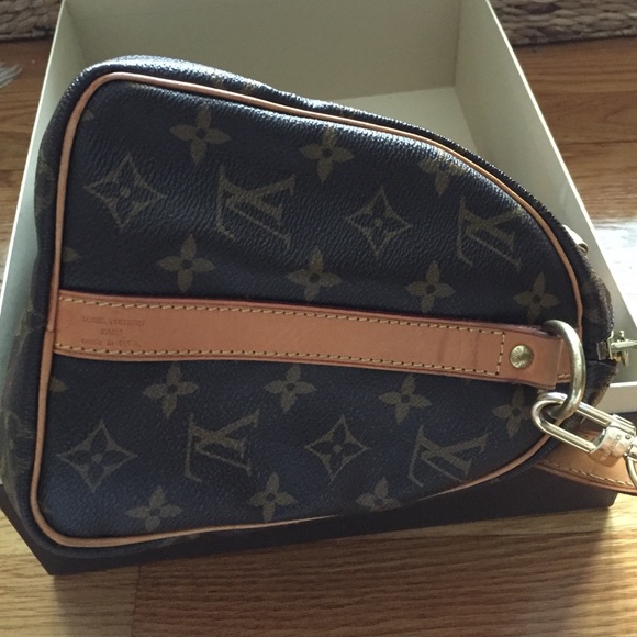 💥SOLD💥 💯 Authentic LV BANDOULIERE 25 - Picture 2 of 4