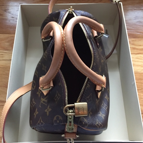 💥SOLD💥 💯 Authentic LV BANDOULIERE 25 - Picture 4 of 4
