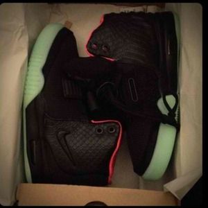 🚫 ON HOLD🚫 New Kanye West "Yeezy's 2"