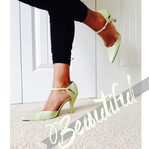 S O L D - Picture 4 of 4