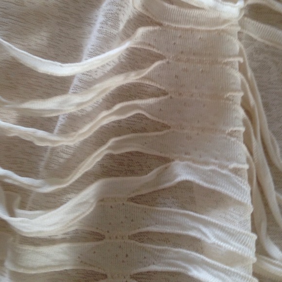 White ruffly tank! VERY cute!!! - Picture 2 of 4