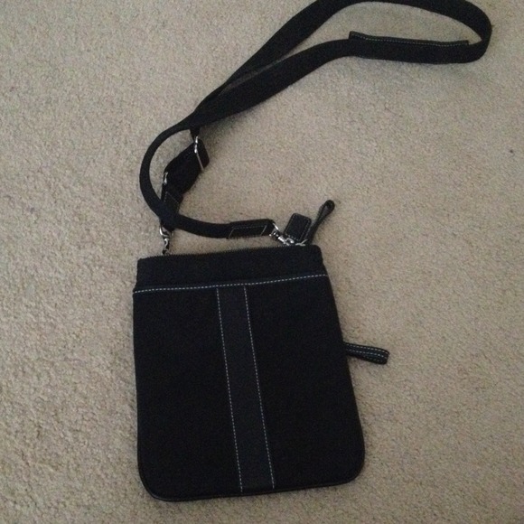 💕AUTHENTIC BLACK COACH CROSS BAG💕 - Picture 1 of 2