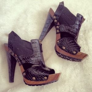 Jessica Simpson heels