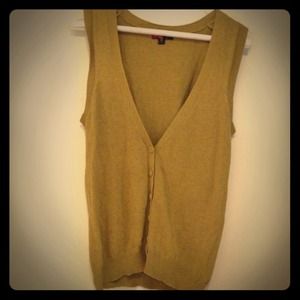 Green button up best