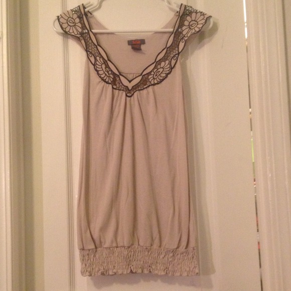 Tannish tank with flower neckline! - Picture 1 of 3