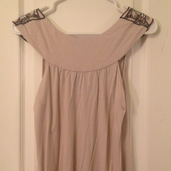 Tannish tank with flower neckline! - Picture 3 of 3