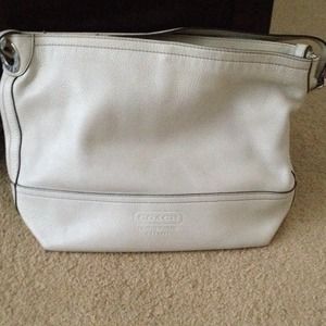 💕AUTHENTIC WHITE COACH LARGE SHOULDER BAG💕