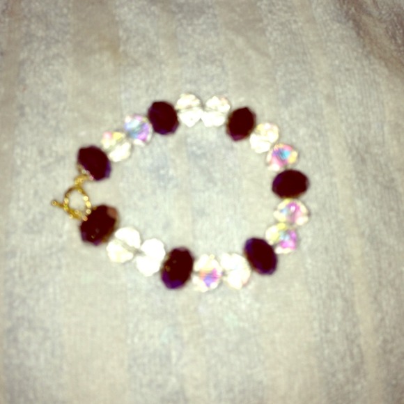 Purple and crystal streach bracelet