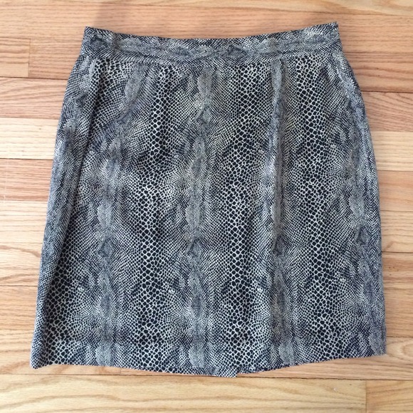 Spring sale ❗️Silk Snake skin print skirt