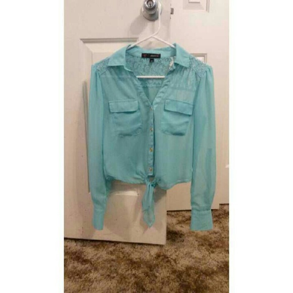 Very cute baby blue top!