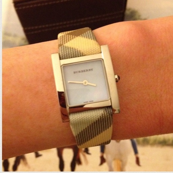 🚫SOLD in bundle🚫Burberry blue signature watch✨ - Picture 2 of 4